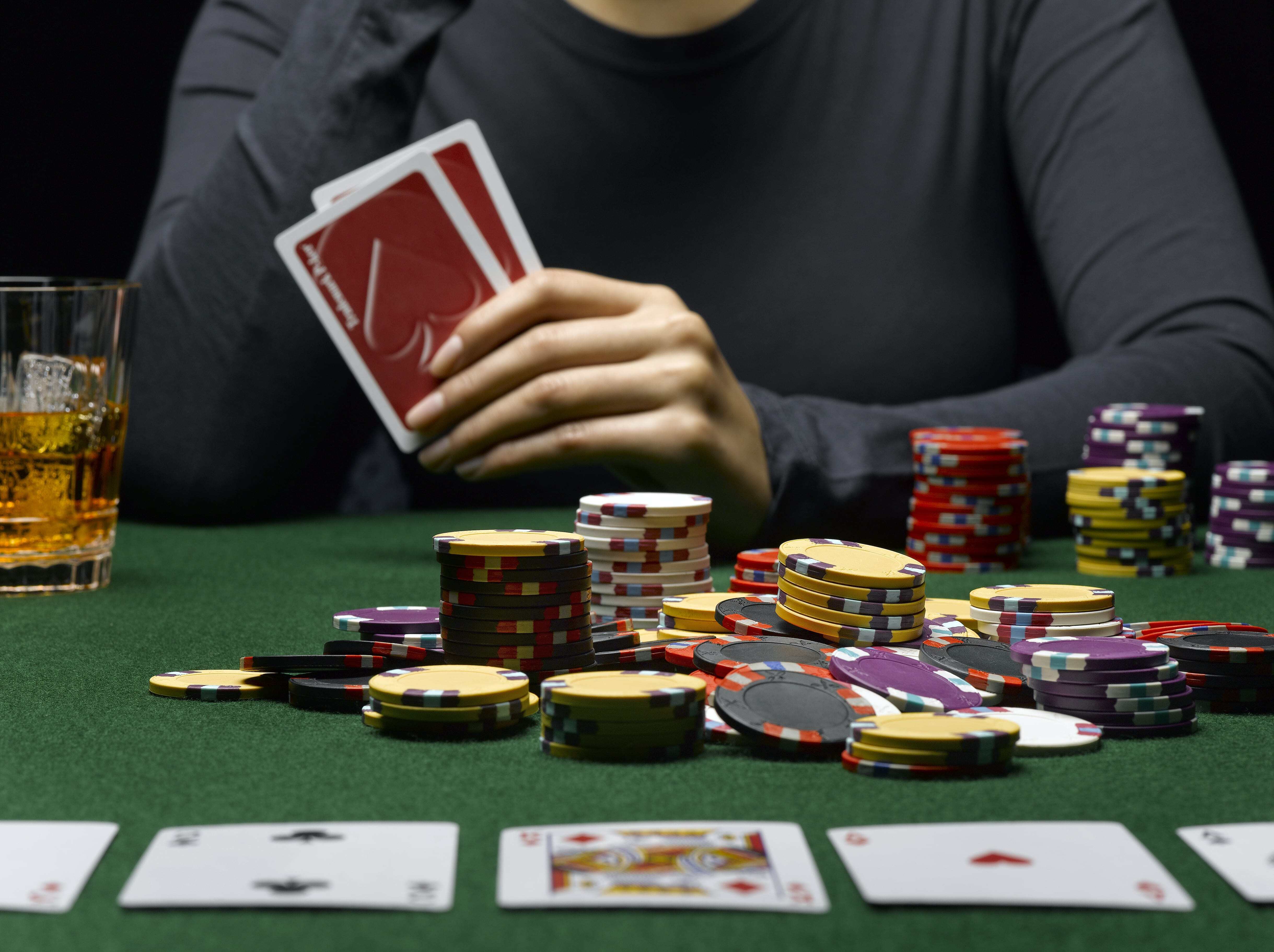 Самоограничение в азартных играх. Покер. Азартные игры Покер. Азартные игры зависимость. Азартные игры картинки.